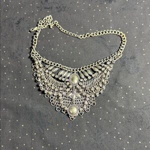 Chic Silver Filigree Necklace